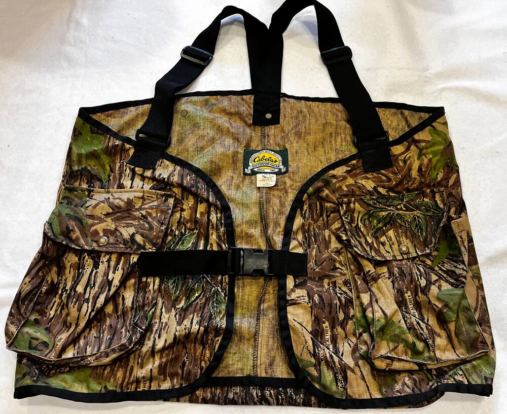 Vintage Cabela's Outdoor Gear Realtree Camo Hunting Vest front pockets size XL